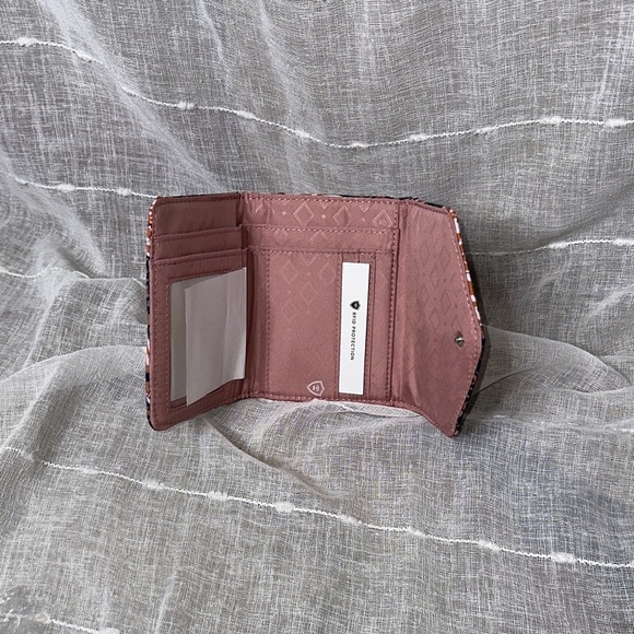 Vera Bradley Fern Paisley Design Ultralight RFID Mini Tri-Fold Wallet NWT - Picture 14 of 16